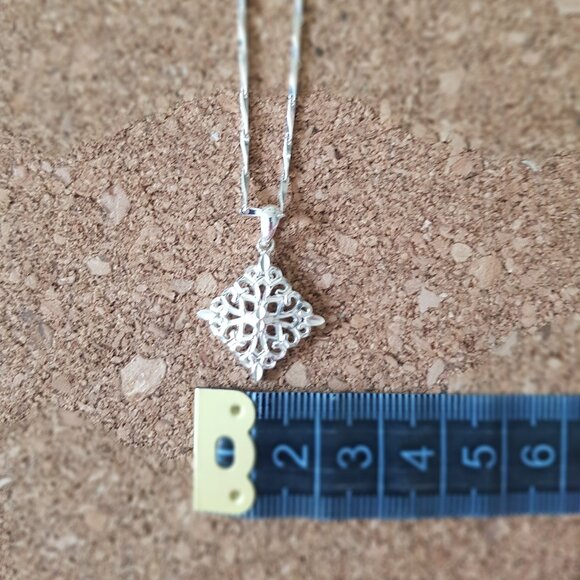 Sterling silver necklace with filigree pendant - Picture 8 of 8
